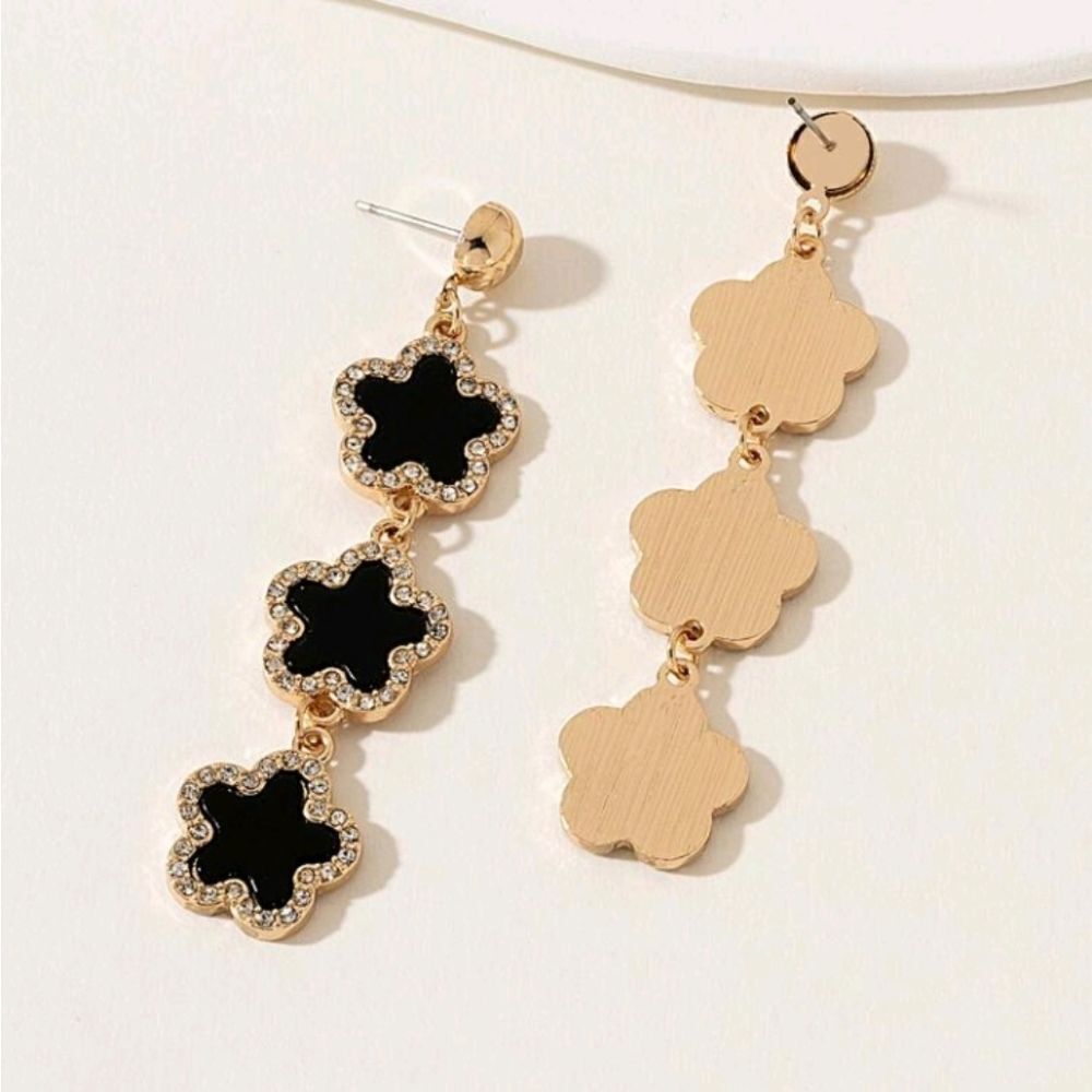 Chic Black Five Leaf Clover Earrings - Picture 4 of 4